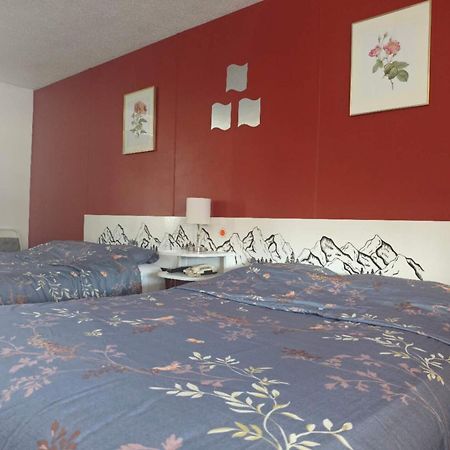 Cozy Corner Motel & Restaurant Хейнс Джънкшън Екстериор снимка