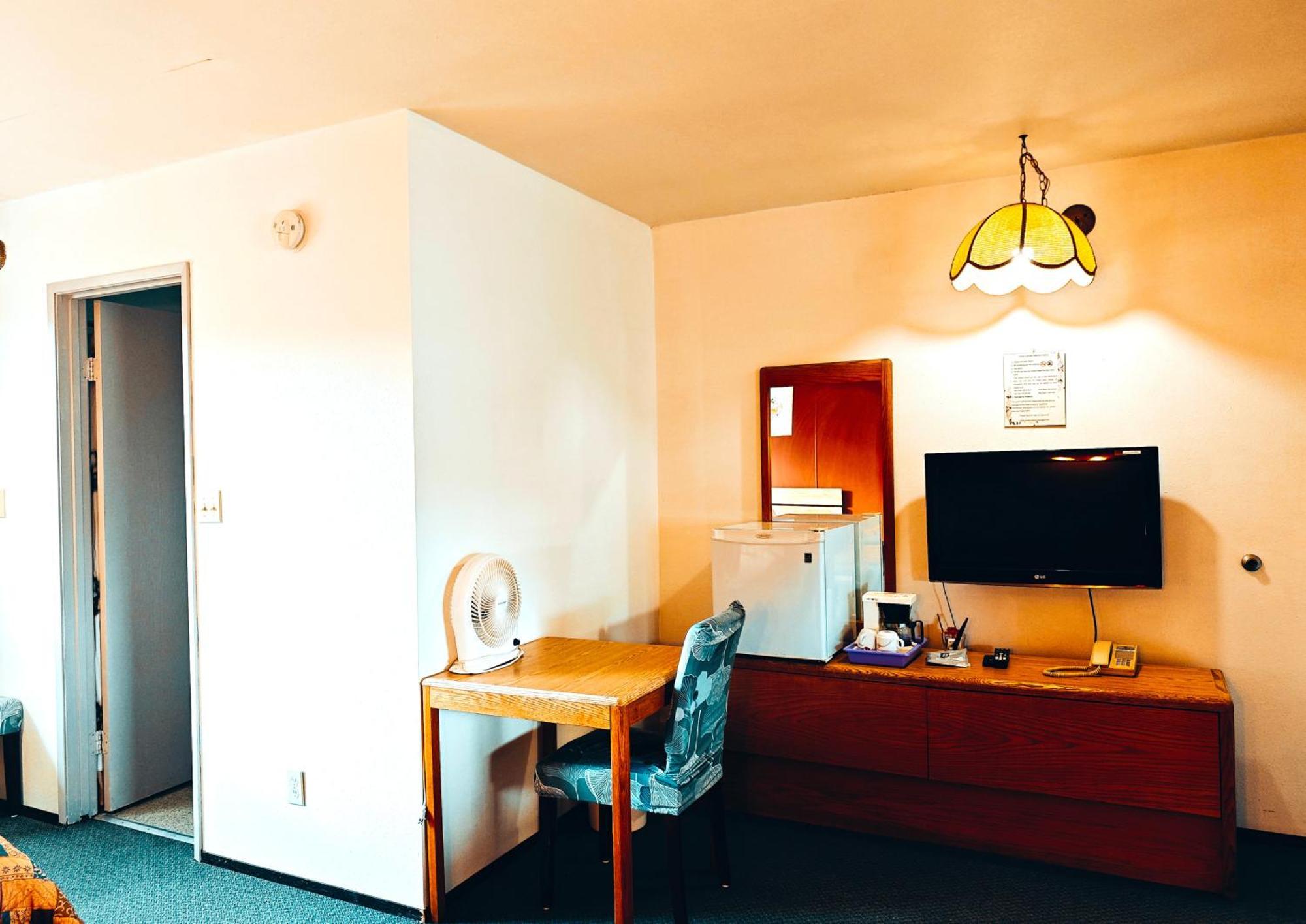 Cozy Corner Motel & Restaurant Хейнс Джънкшън Екстериор снимка