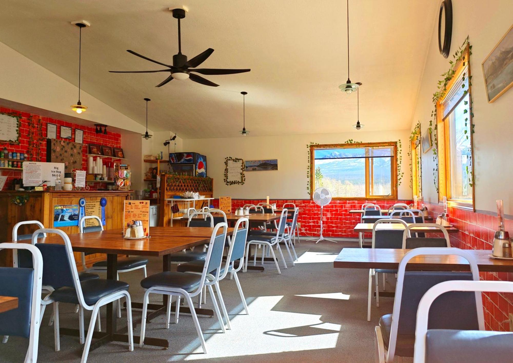 Cozy Corner Motel & Restaurant Хейнс Джънкшън Екстериор снимка