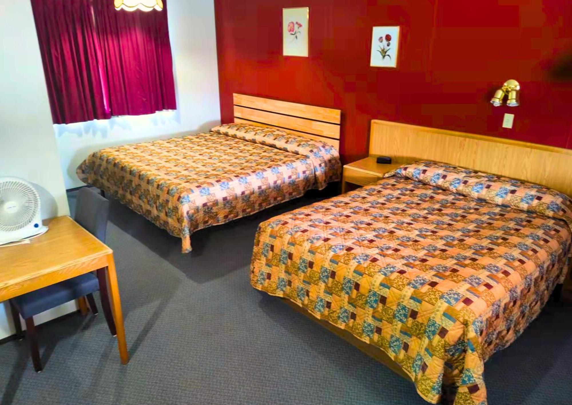 Cozy Corner Motel & Restaurant Хейнс Джънкшън Екстериор снимка