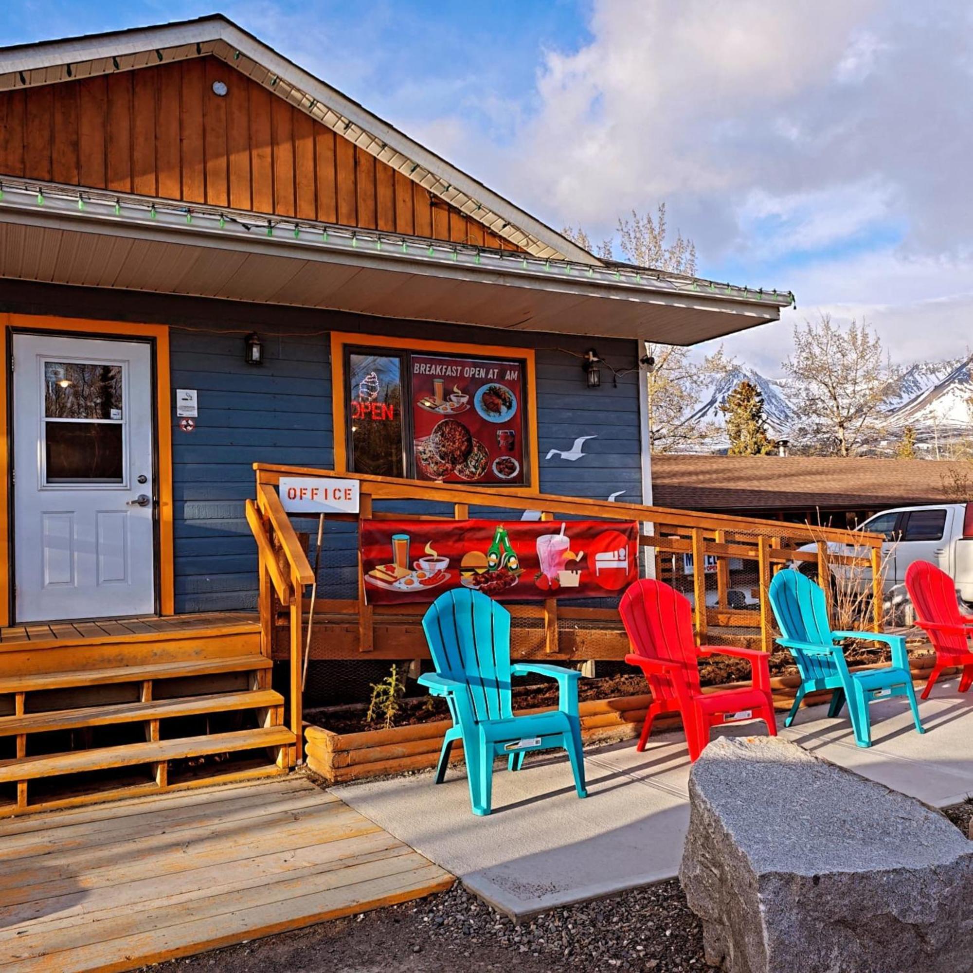 Cozy Corner Motel & Restaurant Хейнс Джънкшън Екстериор снимка
