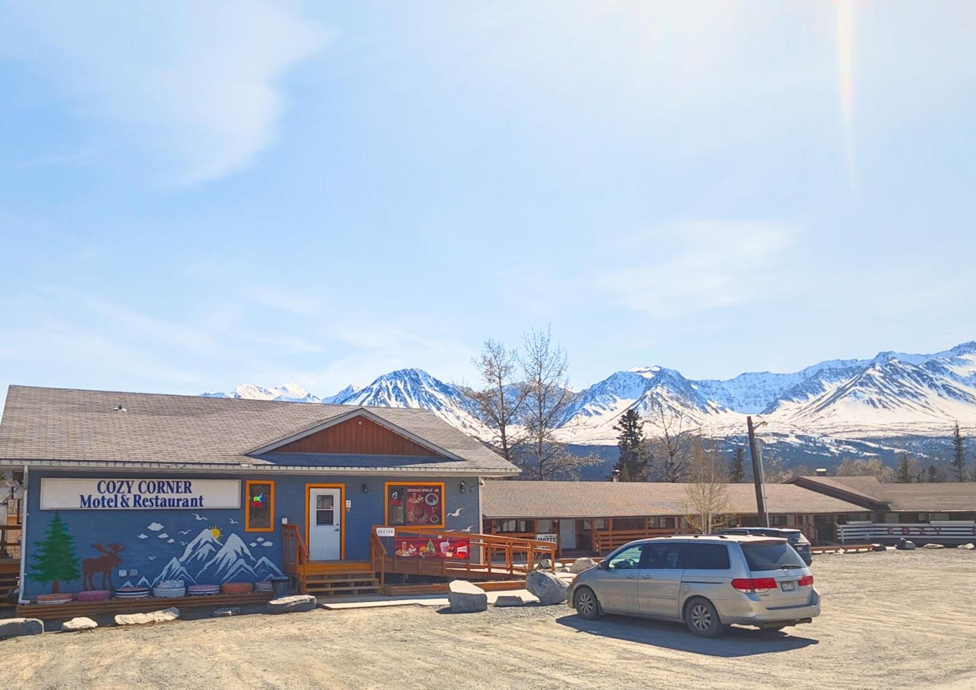 Cozy Corner Motel & Restaurant Хейнс Джънкшън Екстериор снимка
