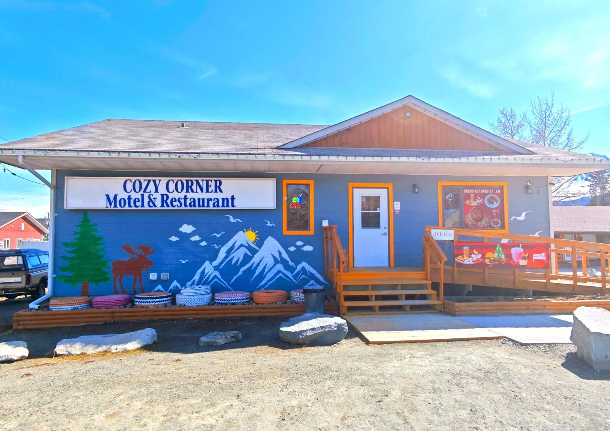 Cozy Corner Motel & Restaurant Хейнс Джънкшън Екстериор снимка