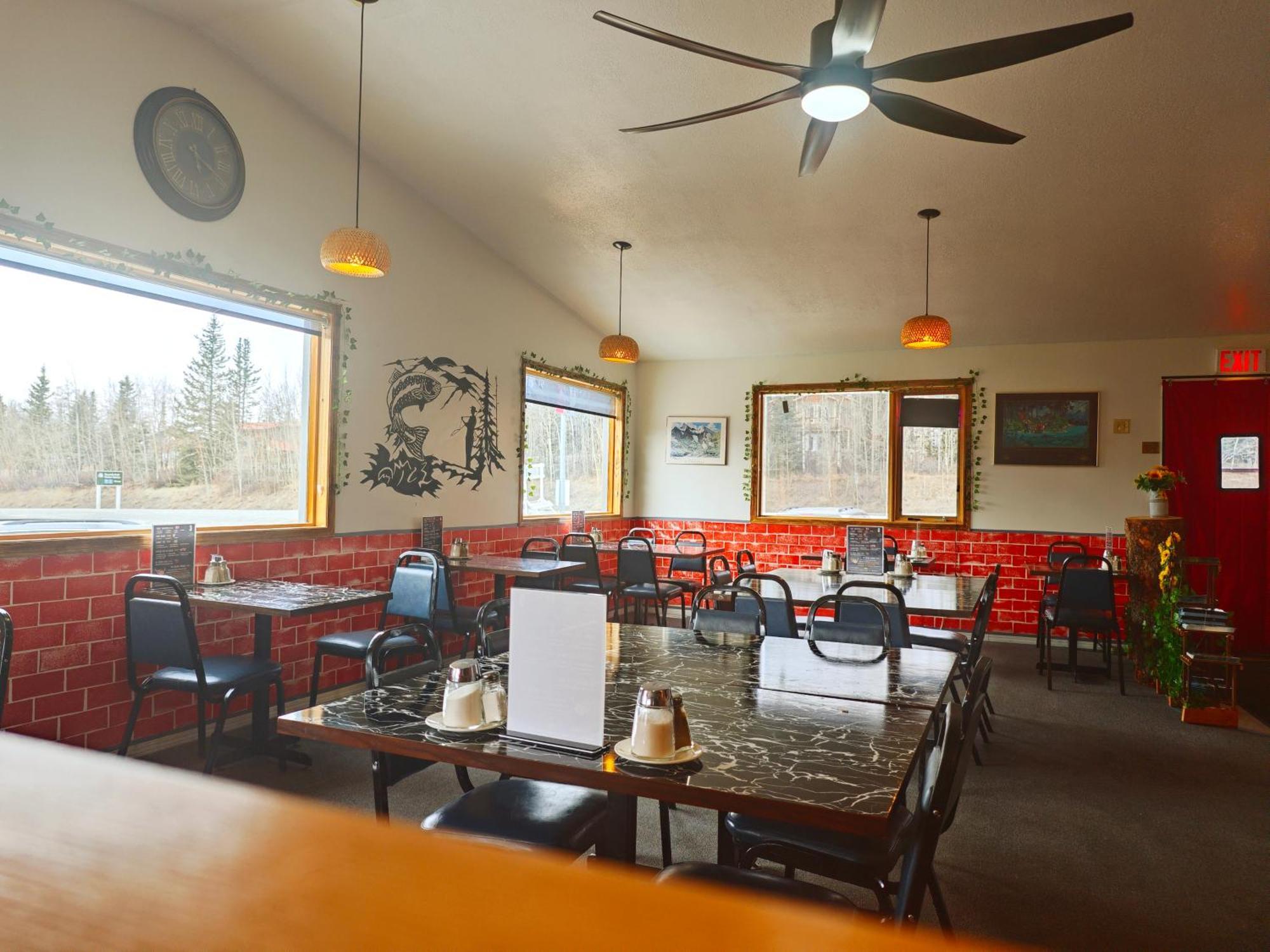 Cozy Corner Motel & Restaurant Хейнс Джънкшън Екстериор снимка
