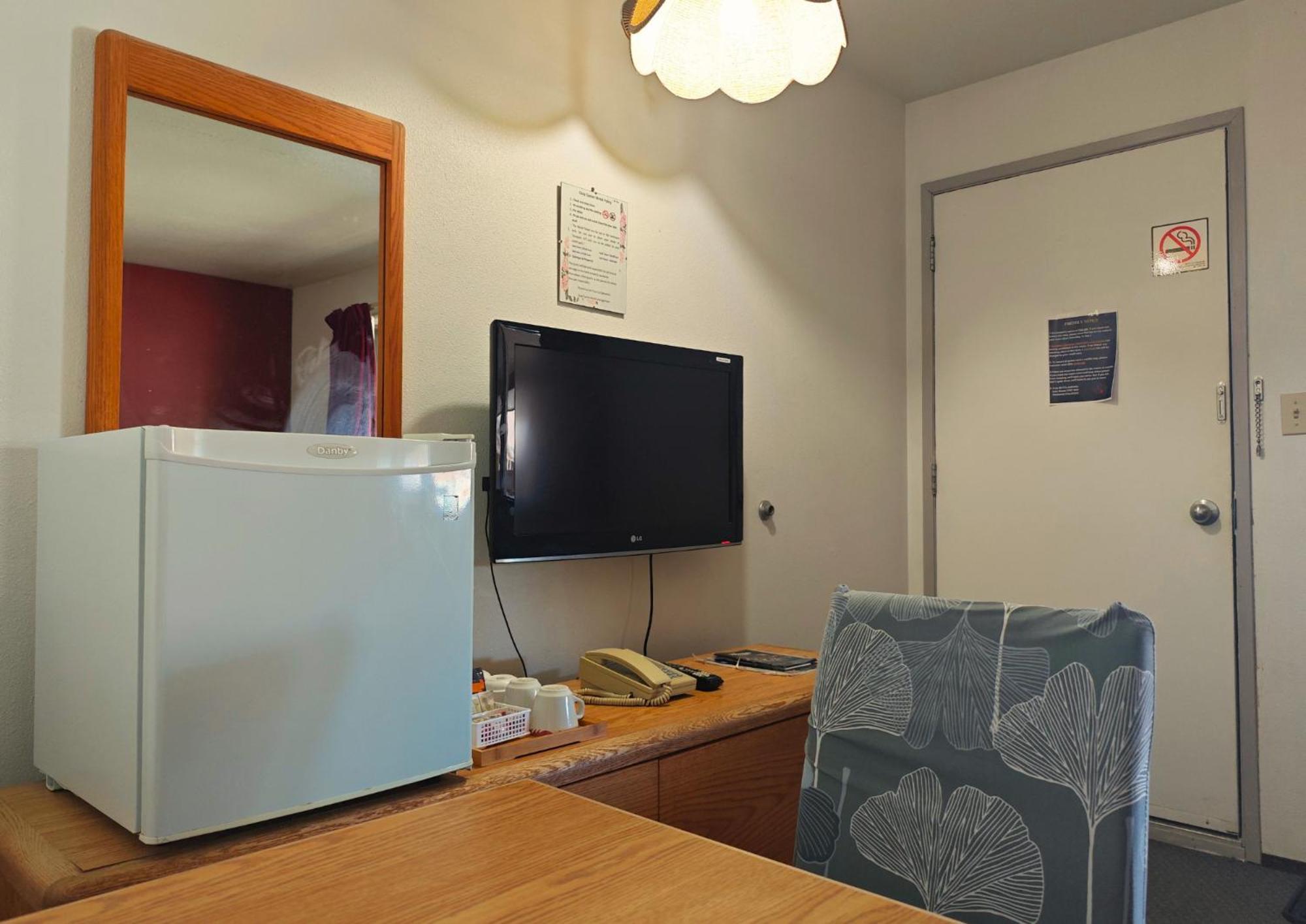 Cozy Corner Motel & Restaurant Хейнс Джънкшън Екстериор снимка