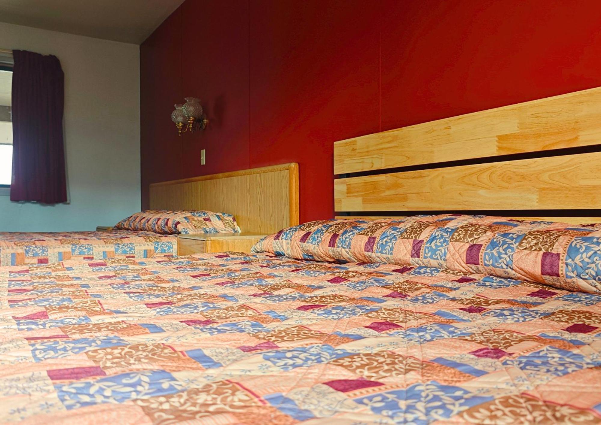 Cozy Corner Motel & Restaurant Хейнс Джънкшън Екстериор снимка